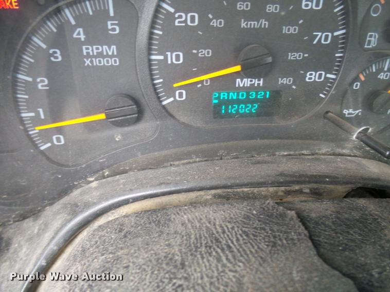 image for item L7228 2003 Chevrolet C4500 dump truck