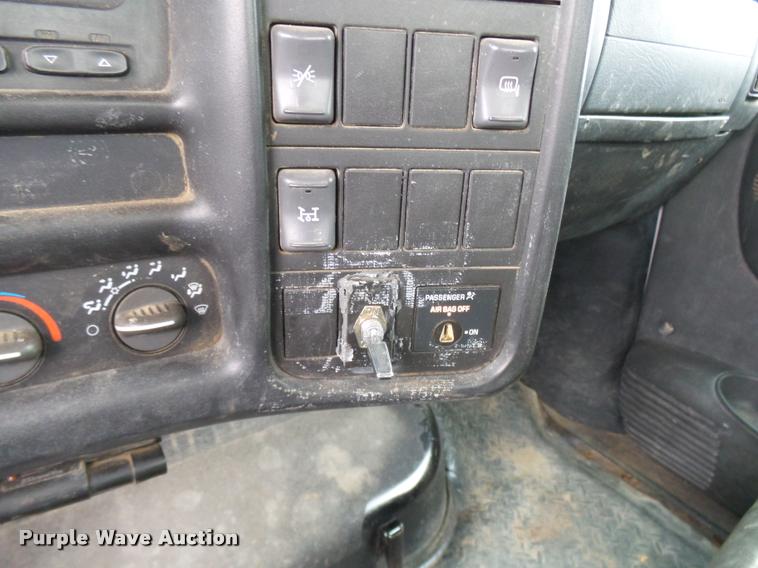 image for item L7228 2003 Chevrolet C4500 dump truck