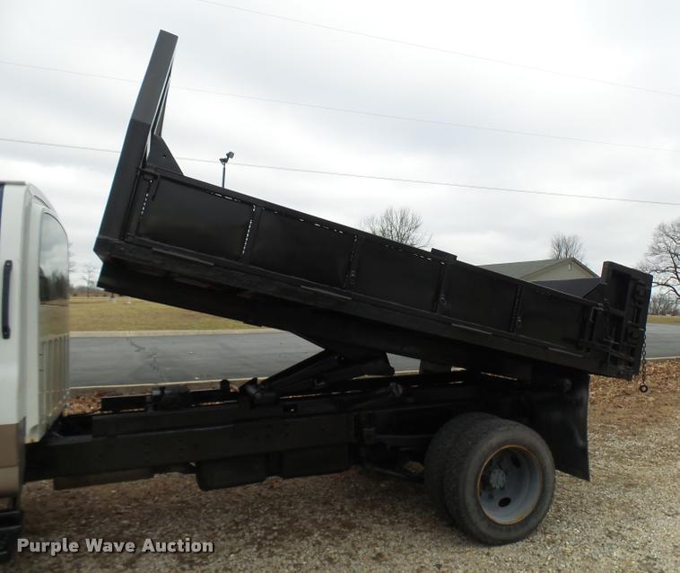 image for item L7228 2003 Chevrolet C4500 dump truck