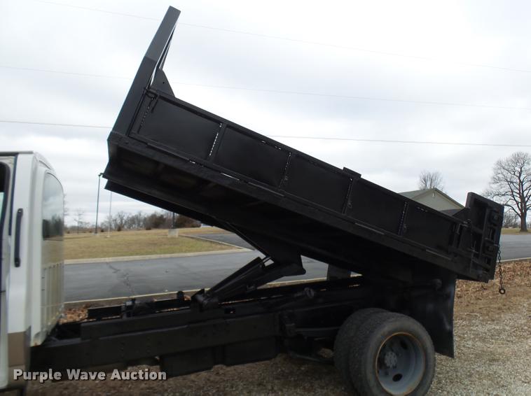image for item L7228 2003 Chevrolet C4500 dump truck