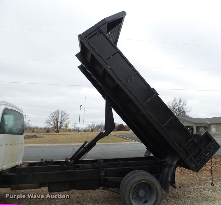 image for item L7228 2003 Chevrolet C4500 dump truck