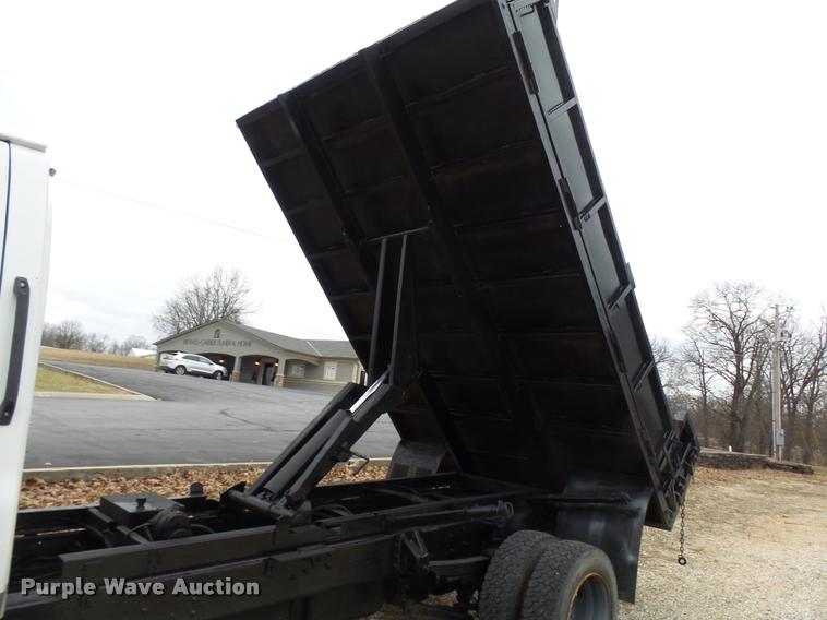 image for item L7228 2003 Chevrolet C4500 dump truck