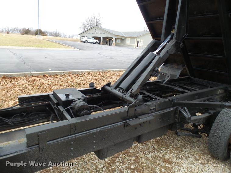 image for item L7228 2003 Chevrolet C4500 dump truck