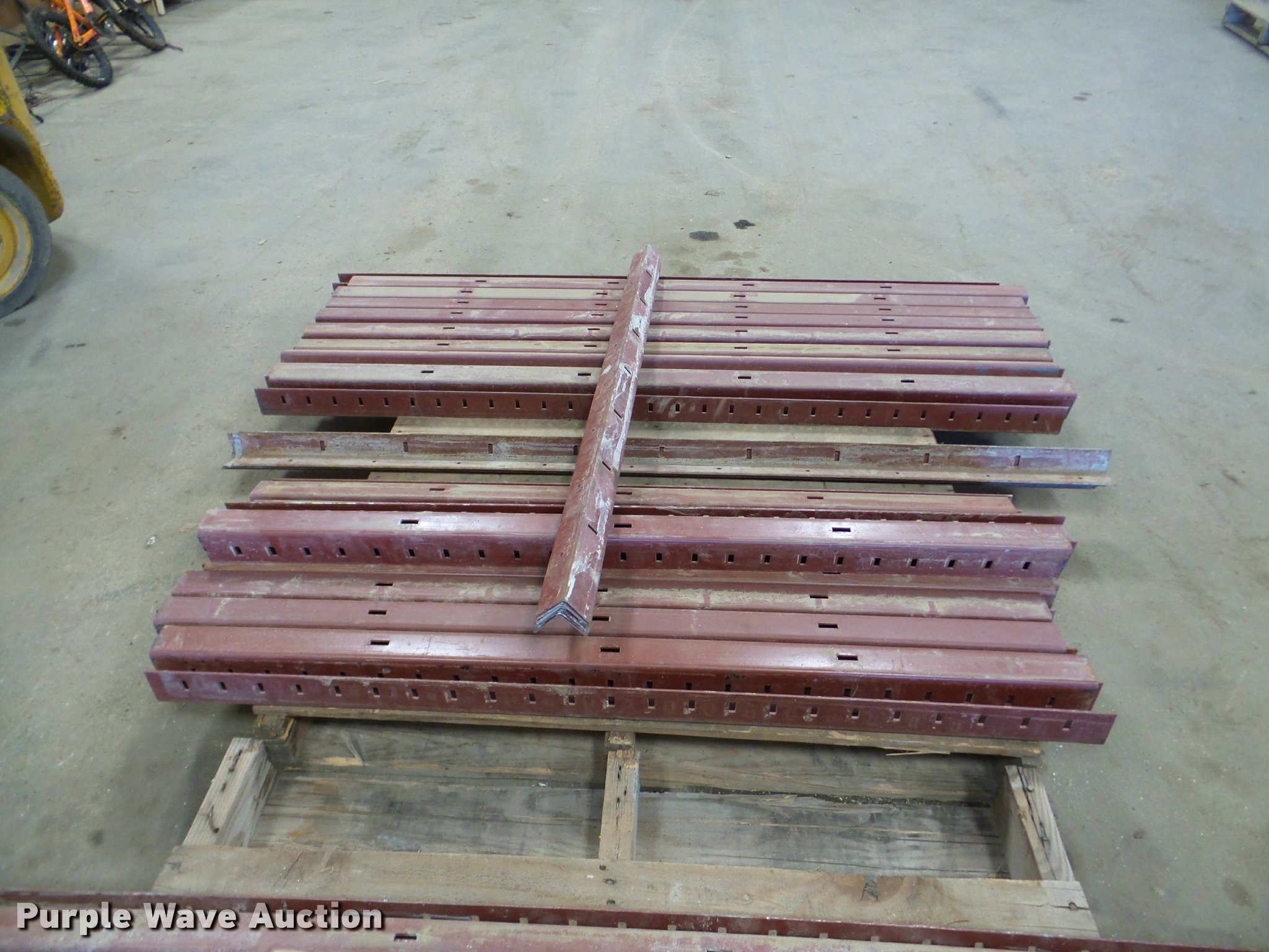 Symons steel ply hardware in Junction City, KS Item DA7268 sold