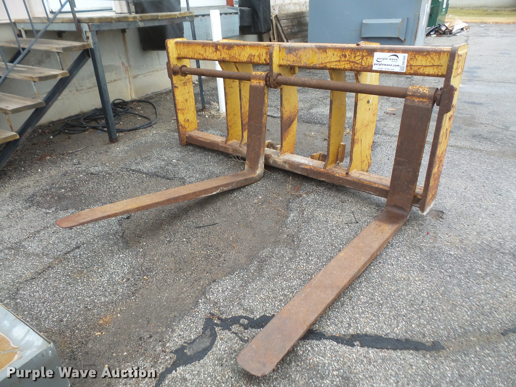 Caterpillar wheel loader pallet forks in Olathe, KS Item DB2889 sold