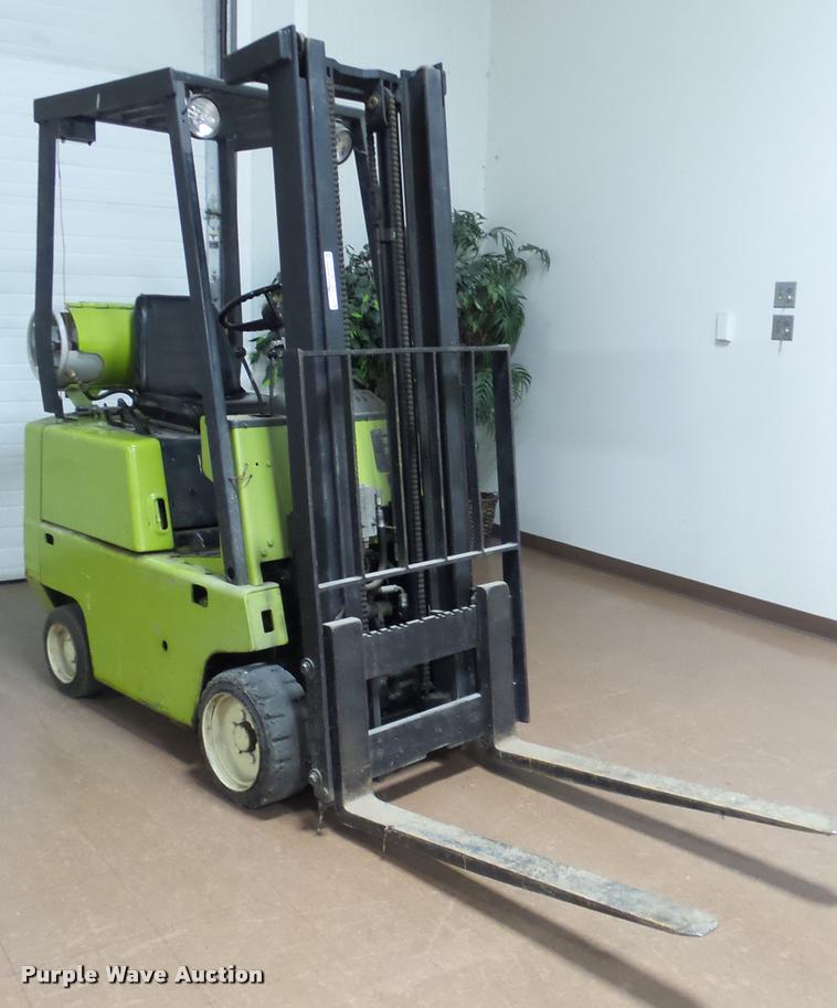 image for item BU9224 Clark C500-30 forklift