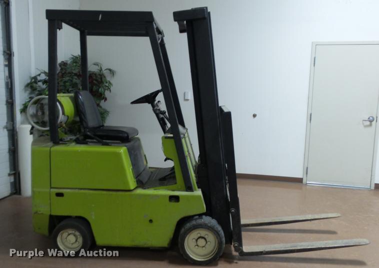 image for item BU9224 Clark C500-30 forklift