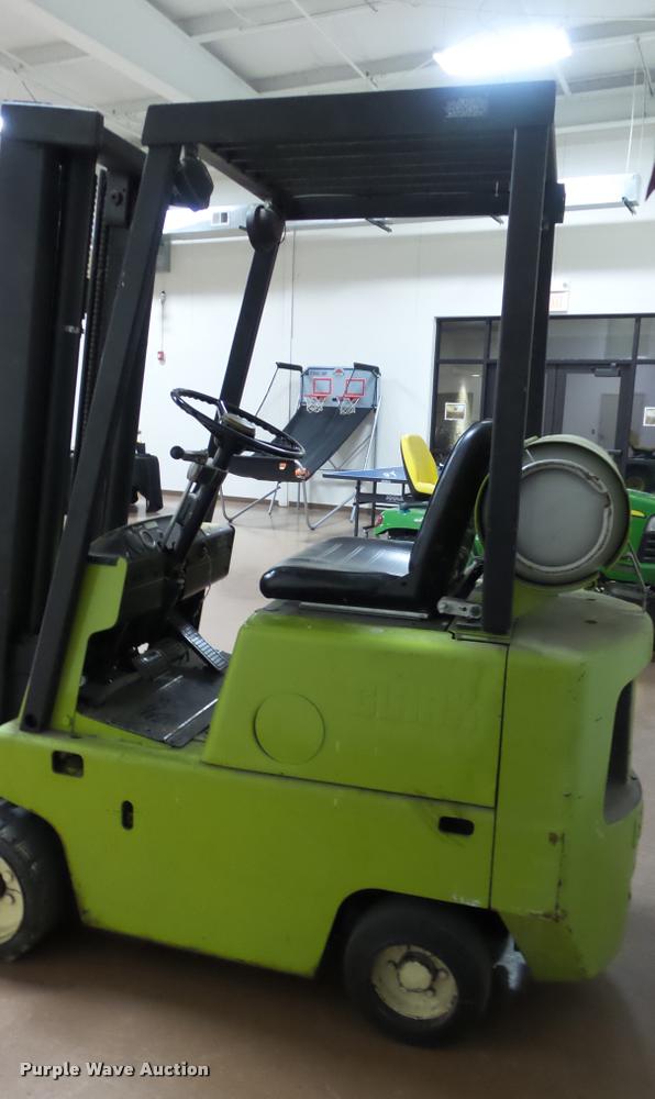 image for item BU9224 Clark C500-30 forklift