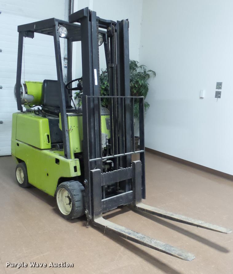 image for item BU9224 Clark C500-30 forklift