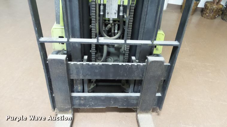 image for item BU9224 Clark C500-30 forklift
