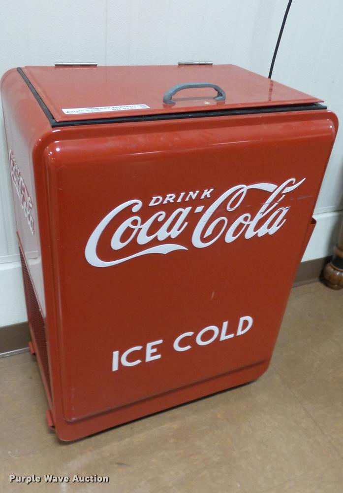 image for item BU9243 Coca Cola ice box