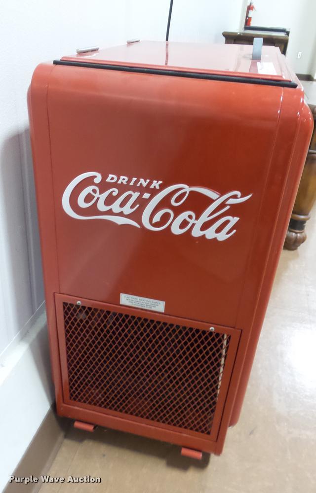 image for item BU9243 Coca Cola ice box
