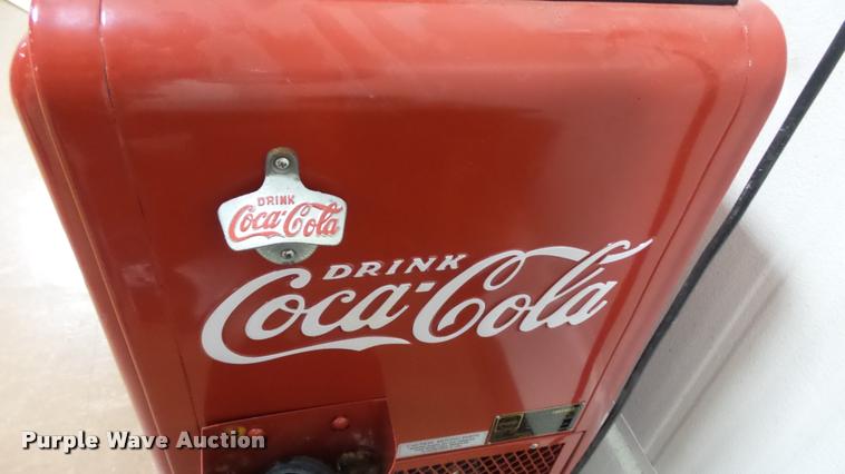 image for item BU9243 Coca Cola ice box
