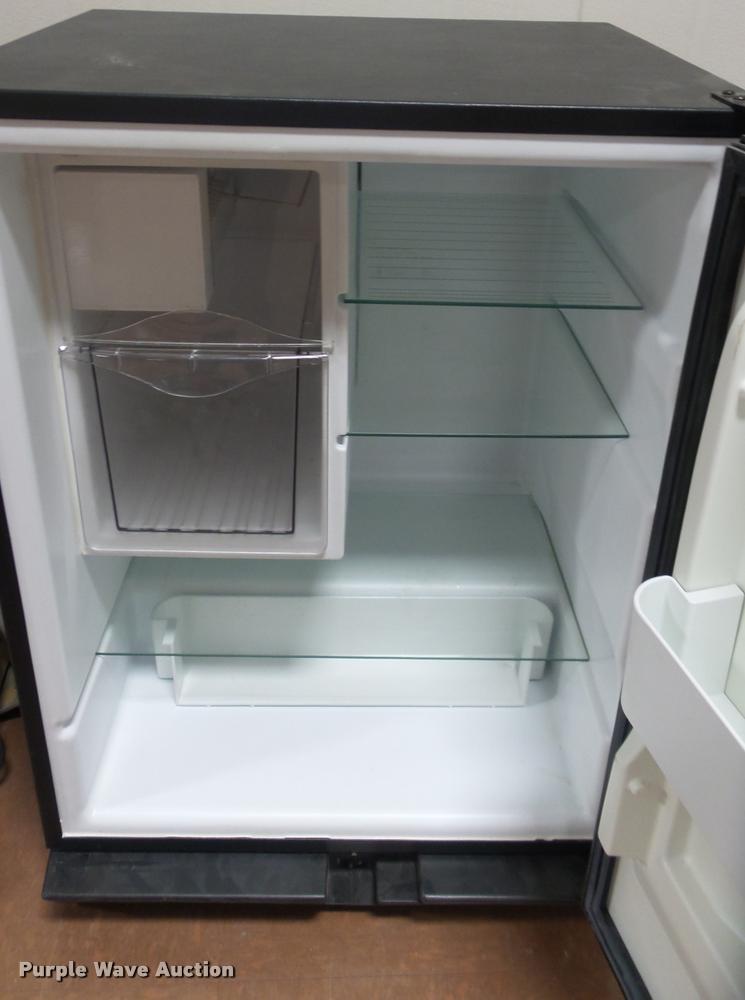 ULine mini refrigerator in Manhattan, KS Item BU9245 sold Purple Wave