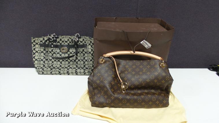 image for item DJ9276 (2) women's purses