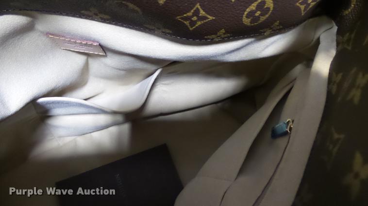 image for item DJ9276 (2) women's purses