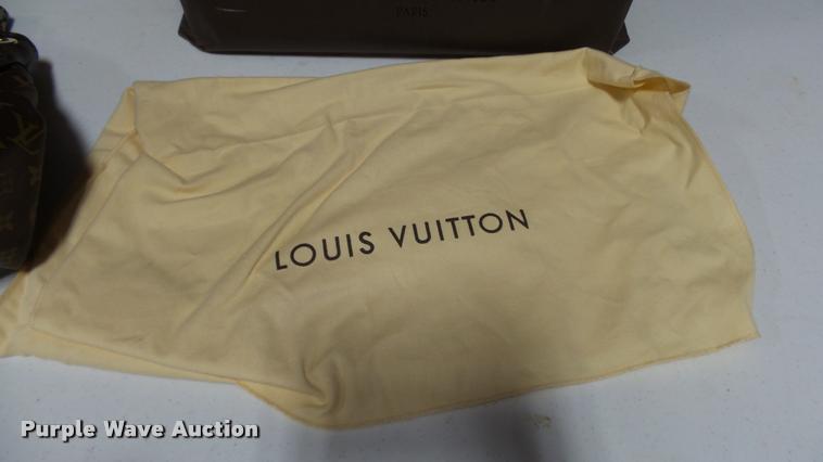 image for item DJ9276 (2) women's purses