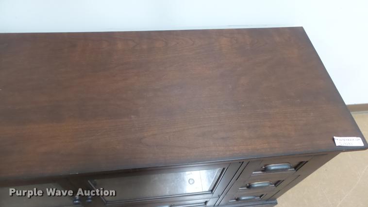 image for item DJ9283 Wood entertainment center