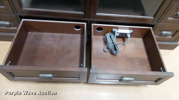 image for item DJ9283 Wood entertainment center