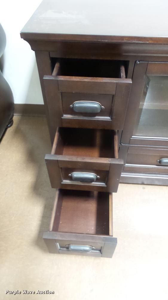 image for item DJ9283 Wood entertainment center