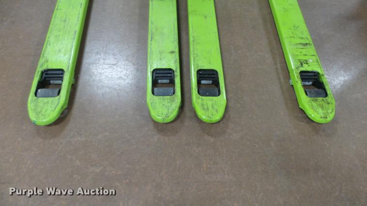 image for item DJ9348 (2) CE pallet forks