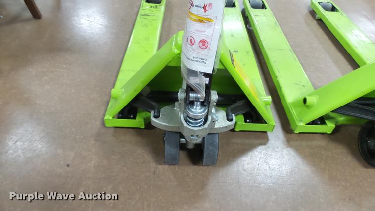 image for item DJ9348 (2) CE pallet forks