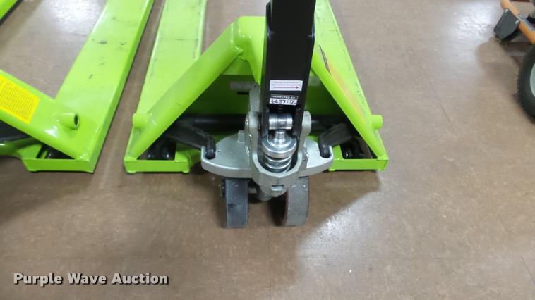 image for item DJ9348 (2) CE pallet forks