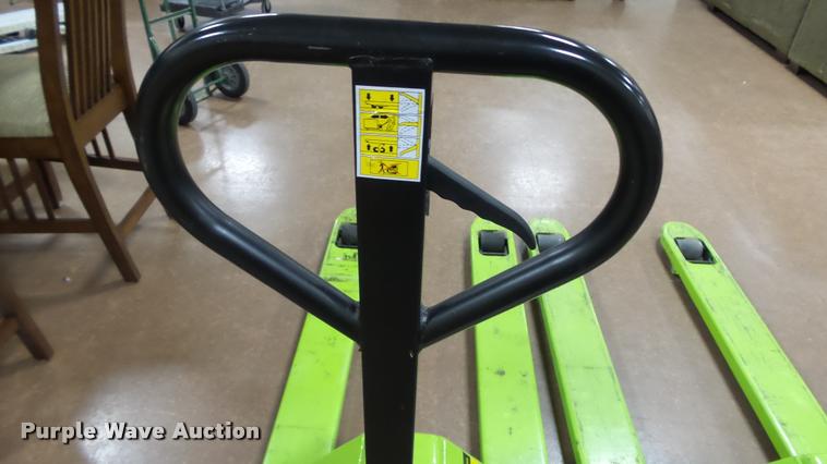 image for item DJ9348 (2) CE pallet forks