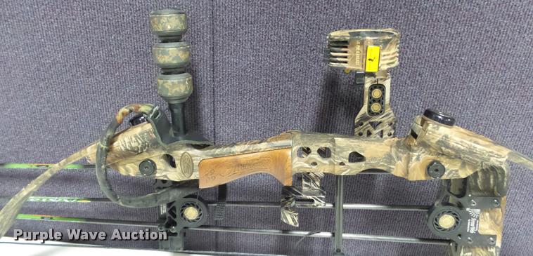 image for item DJ9364 Matthews compound bow