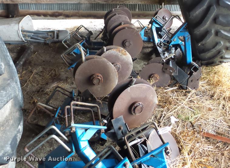 image for item AG9084 (16) Kinze fertilizer disk cleaners