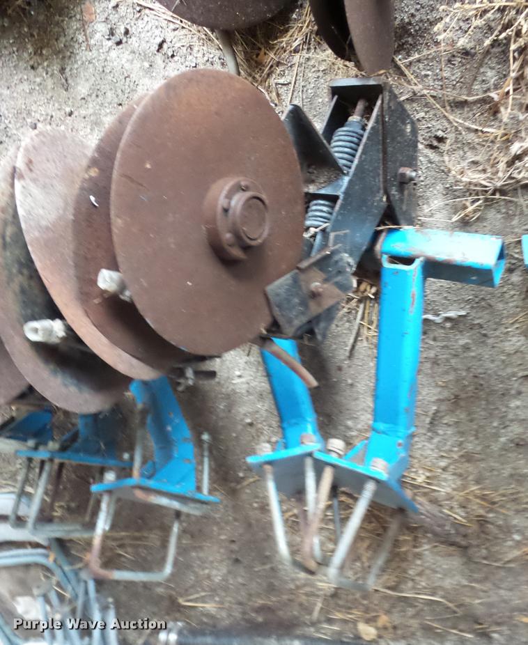 image for item AG9084 (16) Kinze fertilizer disk cleaners