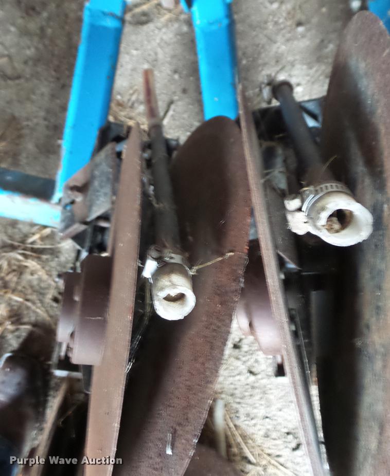 image for item AG9084 (16) Kinze fertilizer disk cleaners