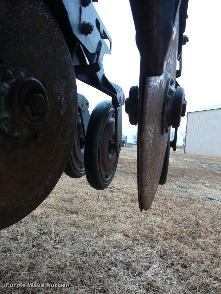 image for item AG9085 1999 Great Plains Solid Stand 30 grain drill