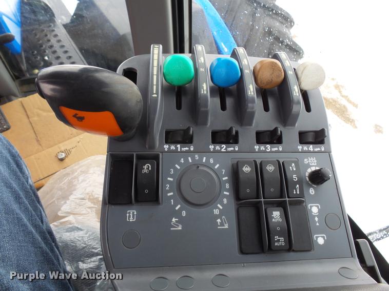 image for item AL9029 2008 New Holland T9040 4WD tractor