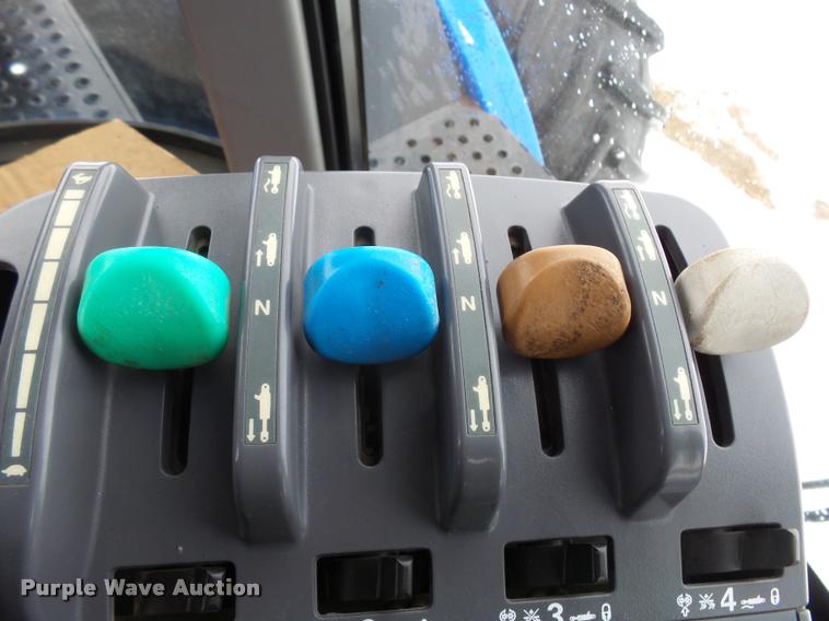 image for item AL9029 2008 New Holland T9040 4WD tractor