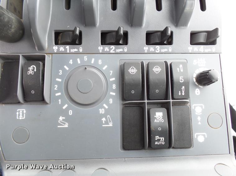 image for item AL9029 2008 New Holland T9040 4WD tractor