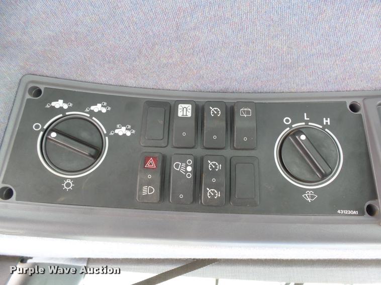 image for item AL9029 2008 New Holland T9040 4WD tractor