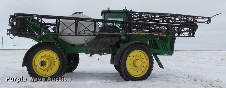 image for item AL9047 2006 John Deere 4920 self-propelled sprayer