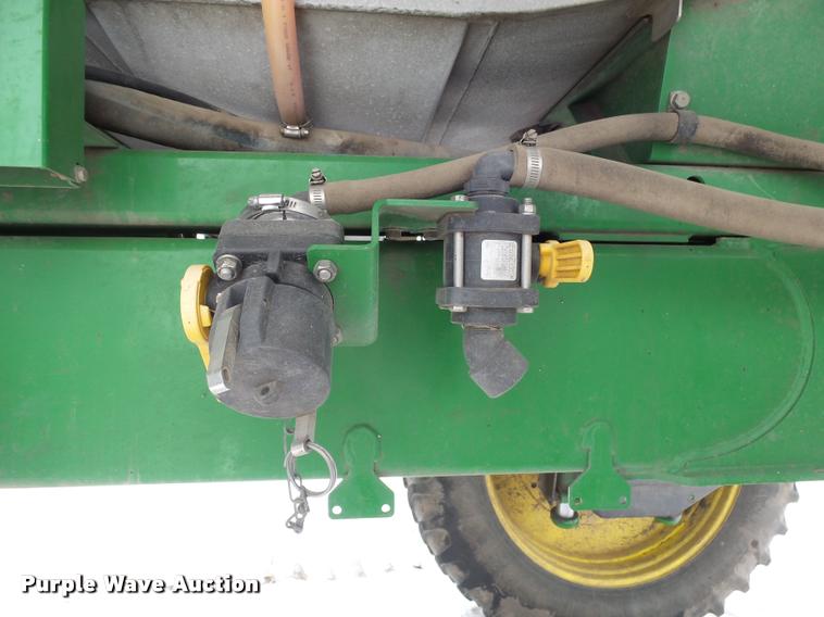 image for item AL9047 2006 John Deere 4920 self-propelled sprayer
