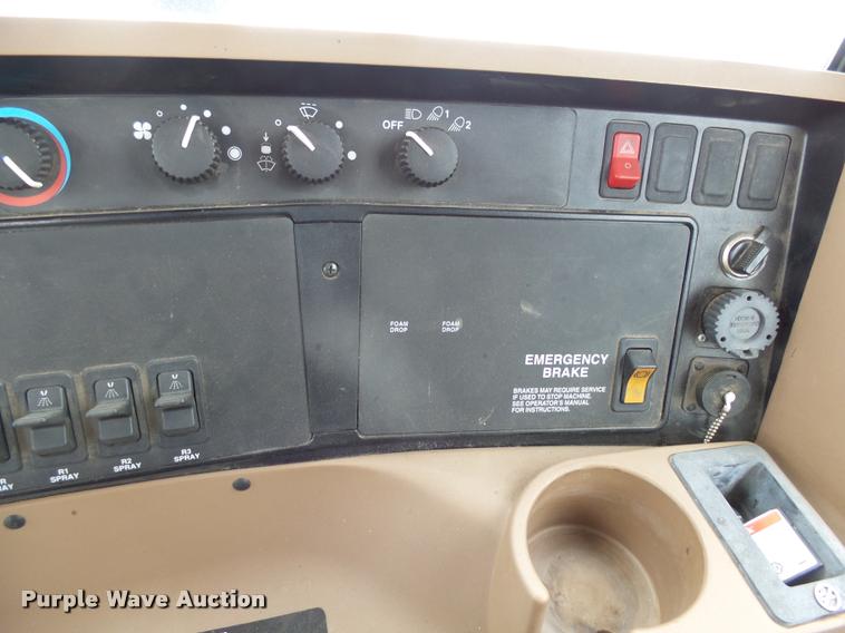 image for item AL9047 2006 John Deere 4920 self-propelled sprayer