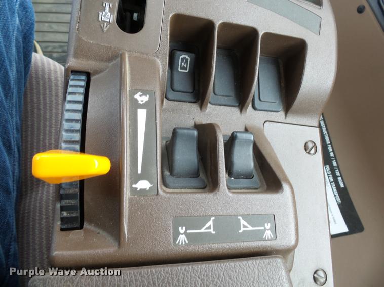 image for item AL9047 2006 John Deere 4920 self-propelled sprayer