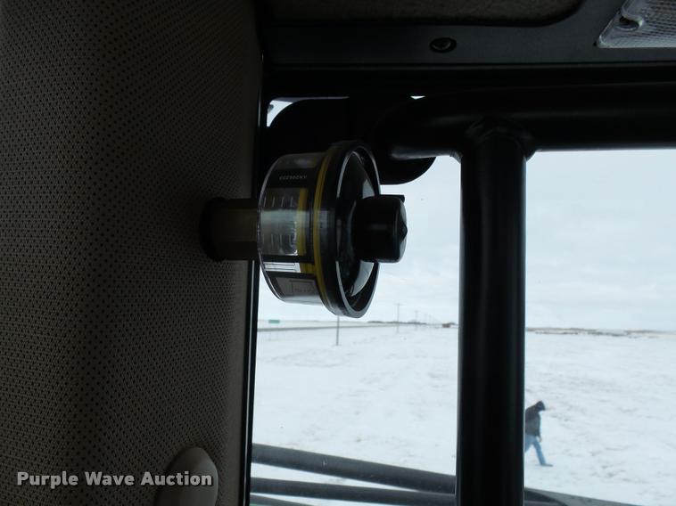 image for item AL9047 2006 John Deere 4920 self-propelled sprayer