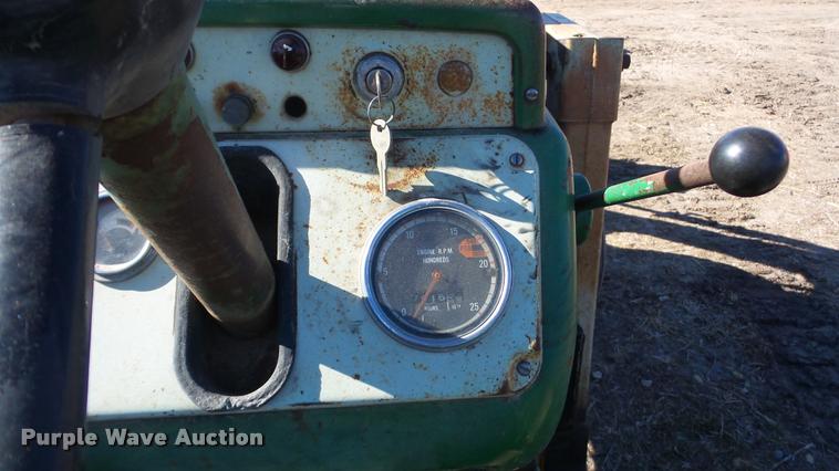 image for item AT9689 Oliver 1600 tractor