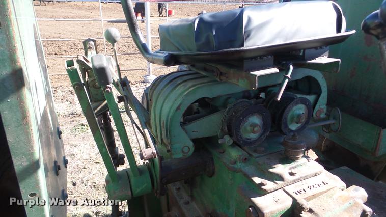 image for item AT9689 Oliver 1600 tractor