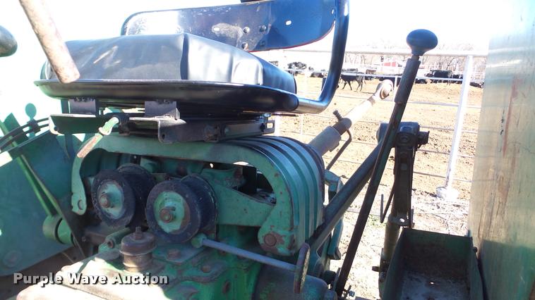 image for item AT9689 Oliver 1600 tractor