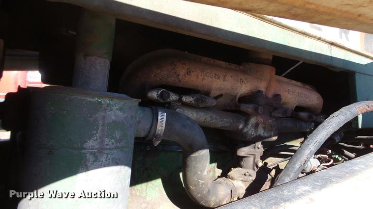 image for item AT9689 Oliver 1600 tractor