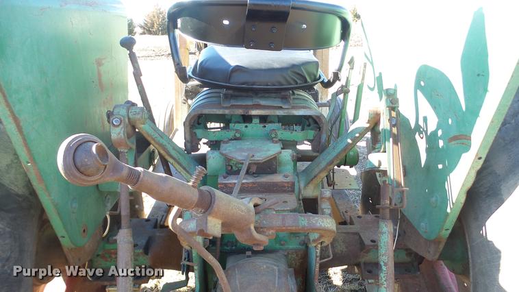 image for item AT9689 Oliver 1600 tractor