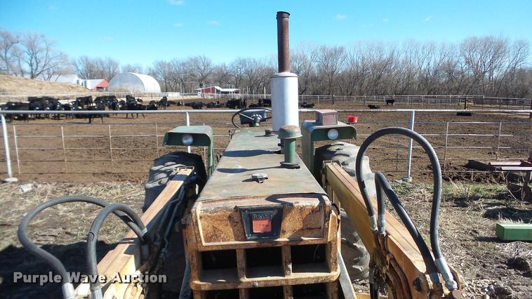 image for item AT9689 Oliver 1600 tractor