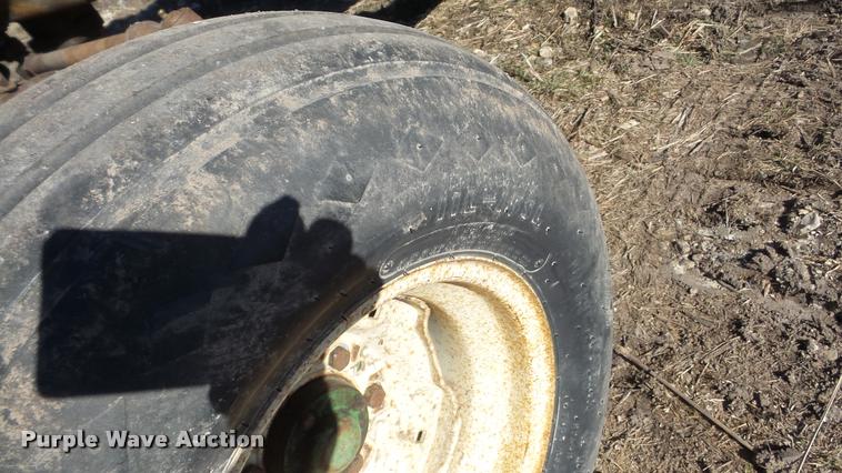 image for item AT9689 Oliver 1600 tractor