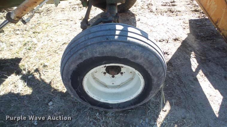 image for item AT9689 Oliver 1600 tractor